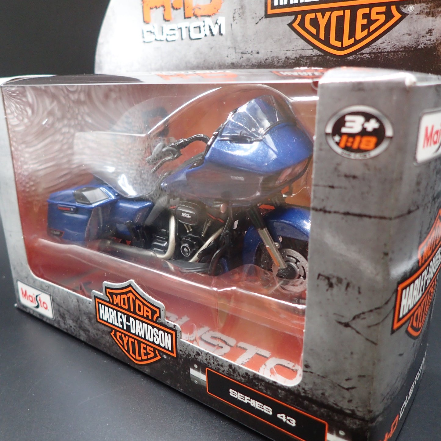 2022 22 CVO ROAD GLIDE HARLEY DAVIDSON MOTORCYCLE MAISTO SERIES 43 1/18 MODEL