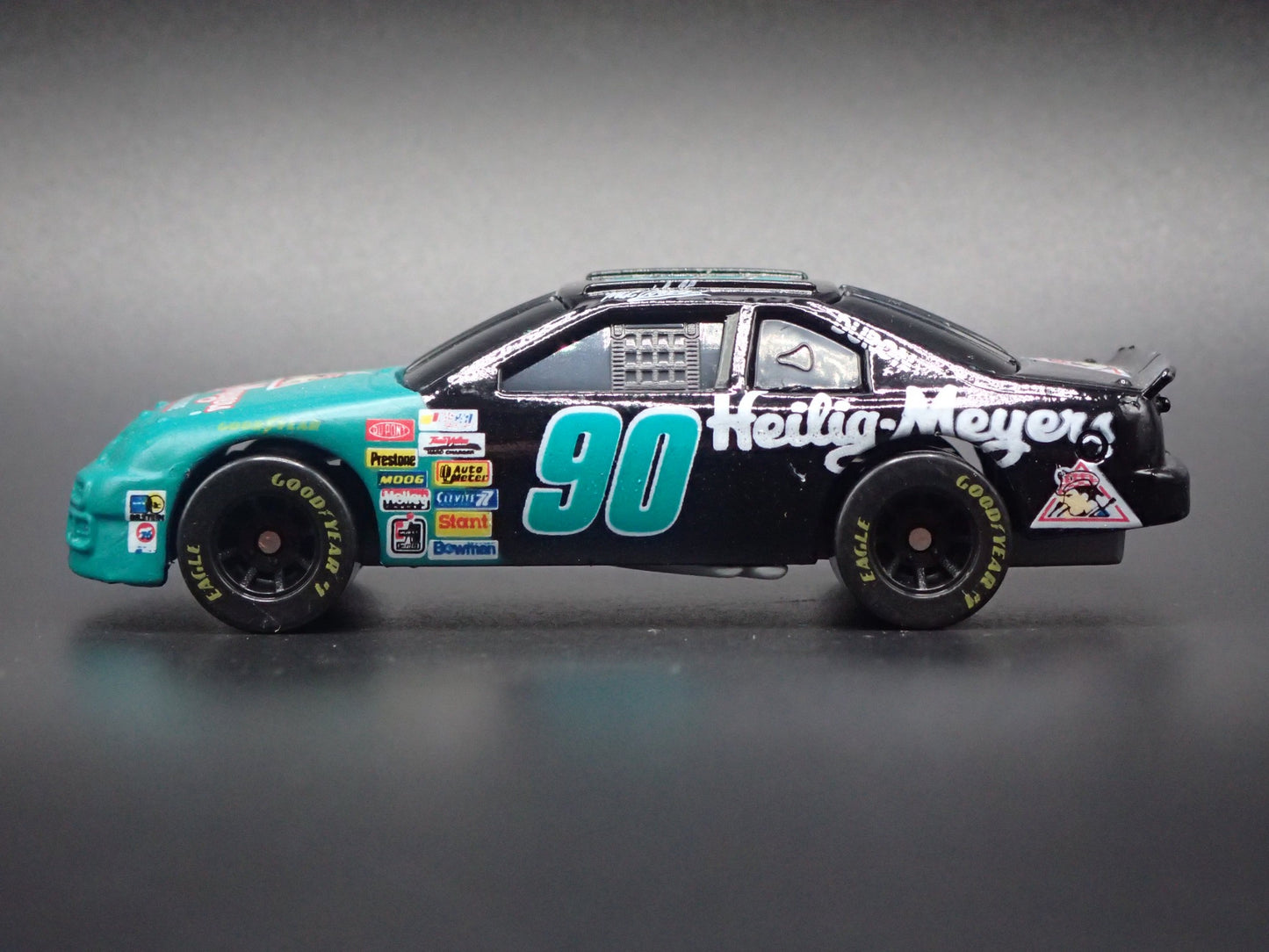 1995 95 FORD THUNDERBIRD 90 MIKE WALLACE NASCAR 1:64 SCALE DIECAST MODEL CAR