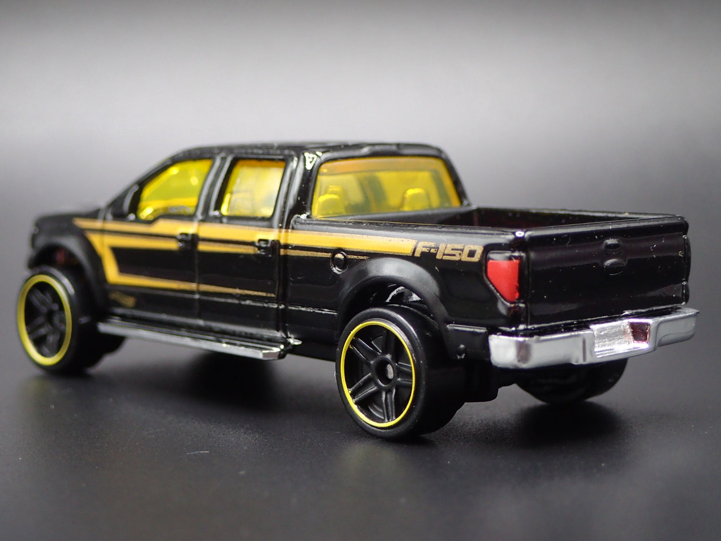 2009 - 2014 FORD F150 PICKUP TRUCK BLACK 1:64 SCALE DIORAMA DIECAST MODEL CAR