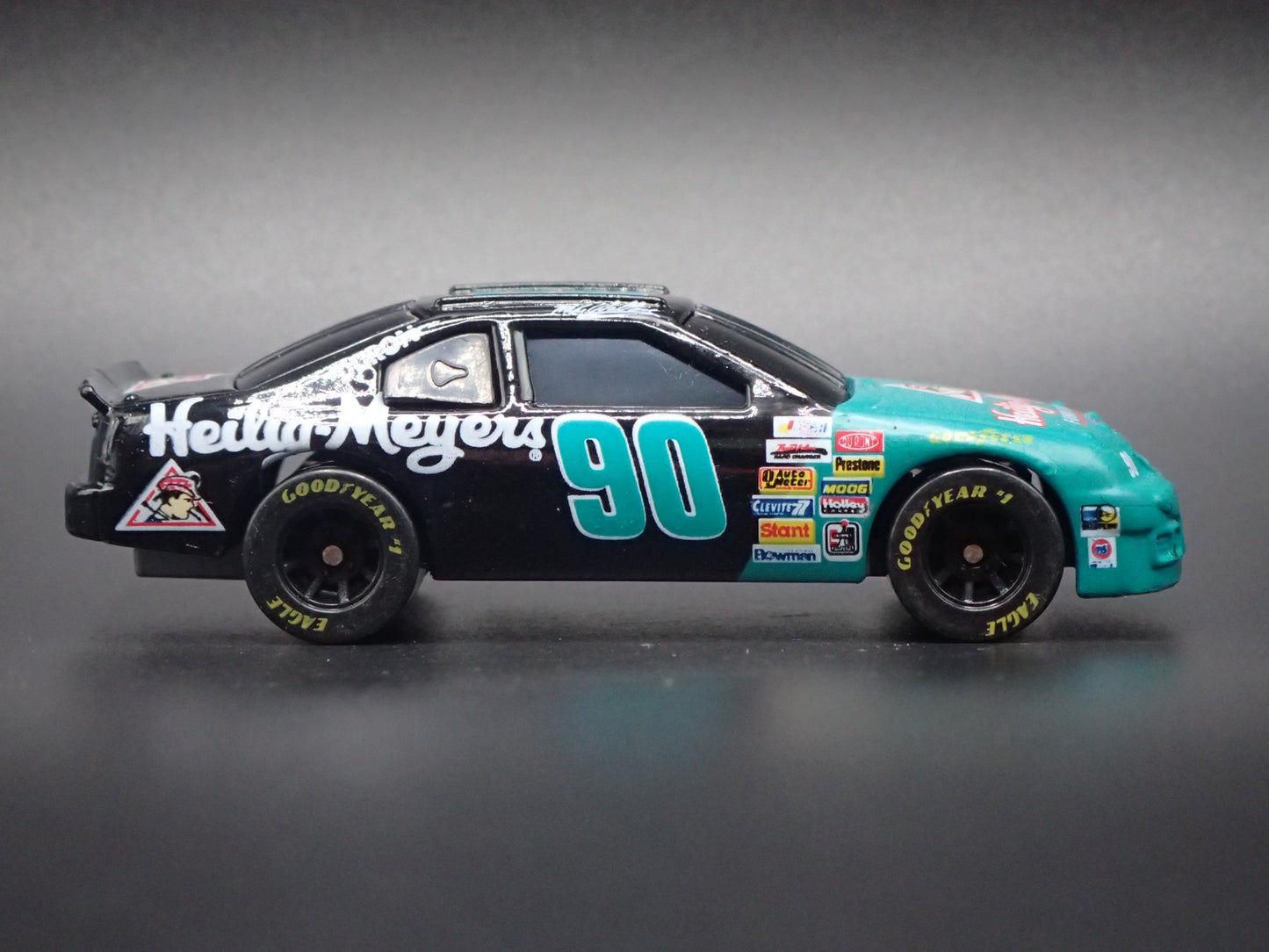 1995 95 FORD THUNDERBIRD 90 MIKE WALLACE NASCAR 1:64 SCALE DIECAST MODEL CAR