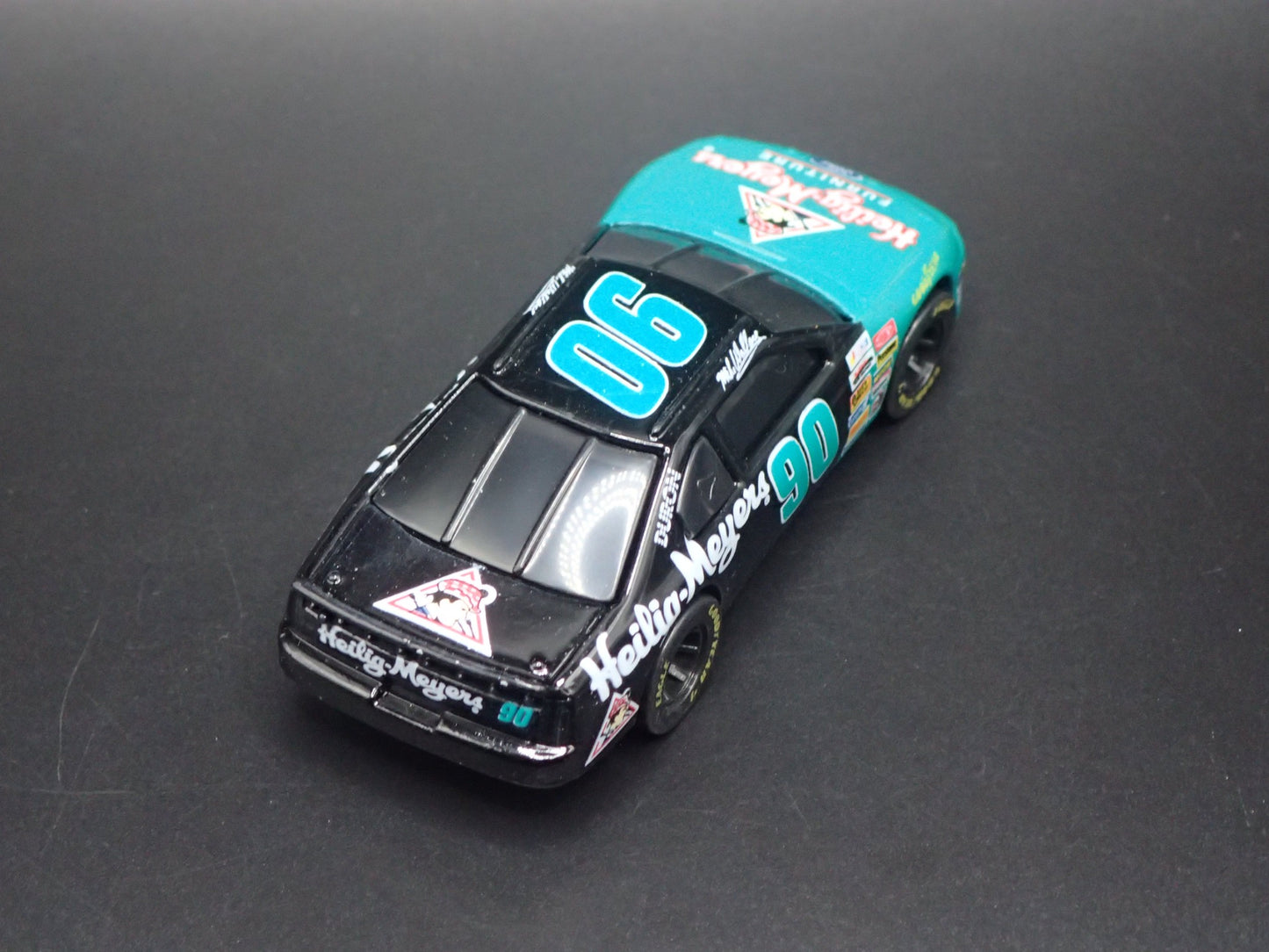 1995 95 FORD THUNDERBIRD 90 MIKE WALLACE NASCAR 1:64 SCALE DIECAST MODEL CAR