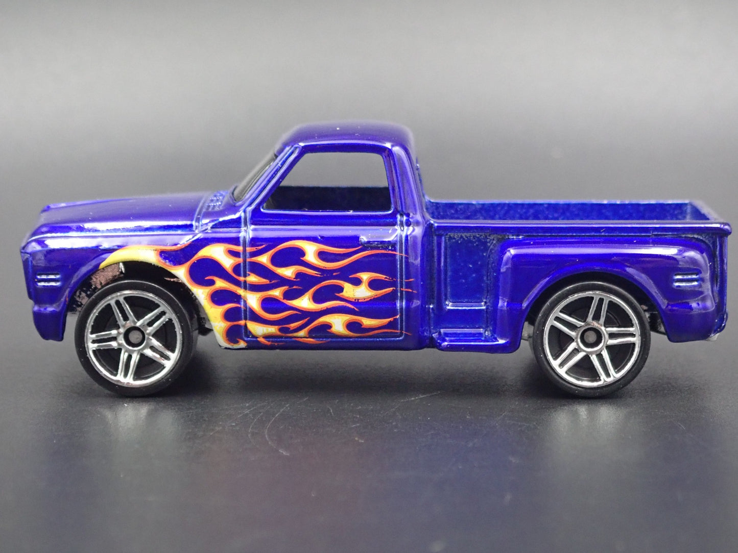 1969 69 CHEVY CHEVROLET STEP SIDE PICKUP TRUCK RARE 1:64 SCALE DIECAST MODEL CAR