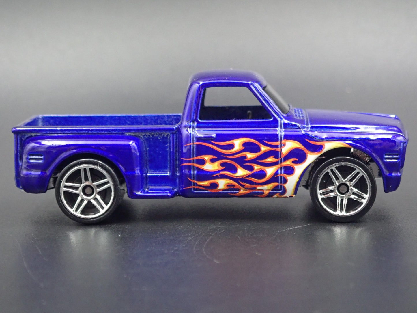 1969 69 CHEVY CHEVROLET STEP SIDE PICKUP TRUCK RARE 1:64 SCALE DIECAST MODEL CAR