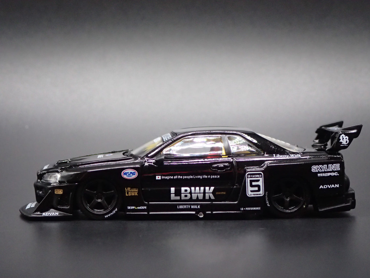 NISSAN SKYLINE LB-ER34 SUPER SILHOUTTE LBWK 1:64 SCALE DIORAMA DIECAST MODEL CAR