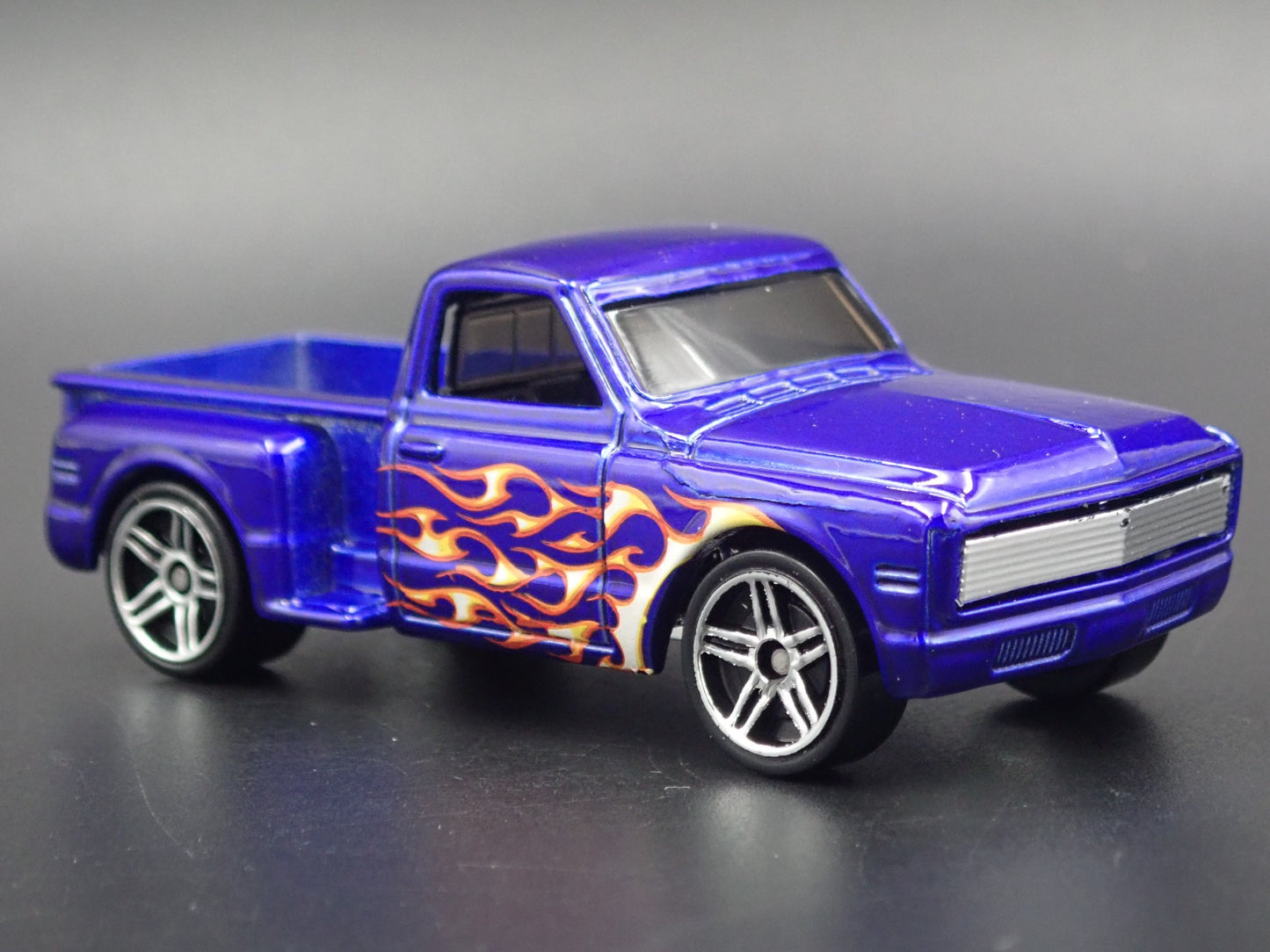 1969 69 CHEVY CHEVROLET STEP SIDE PICKUP TRUCK RARE 1:64 SCALE DIECAST MODEL CAR