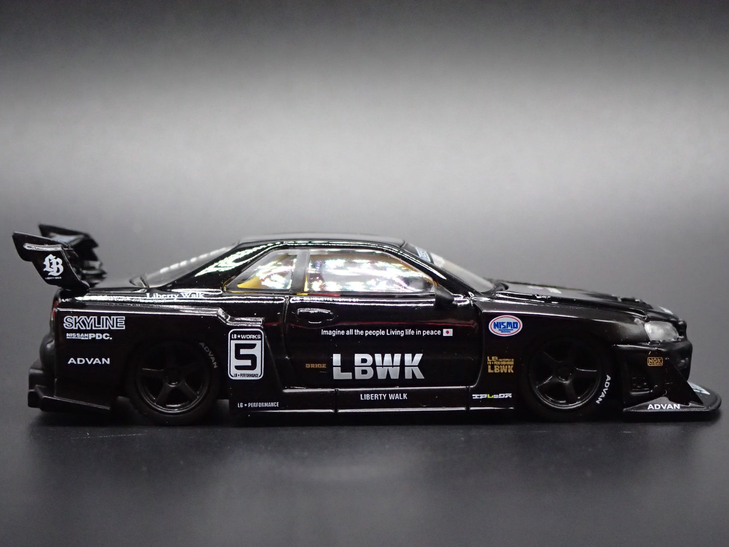 NISSAN SKYLINE LB-ER34 SUPER SILHOUTTE LBWK 1:64 SCALE DIORAMA DIECAST MODEL CAR