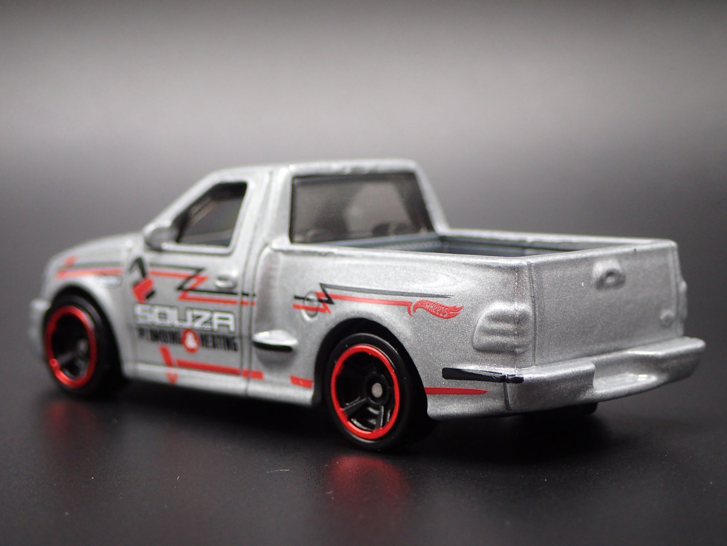 1999-2004 FORD SVT F150 LIGHTNING PICKUP TRUCK SIL 1:64 SCALE DIECAST MODEL CAR