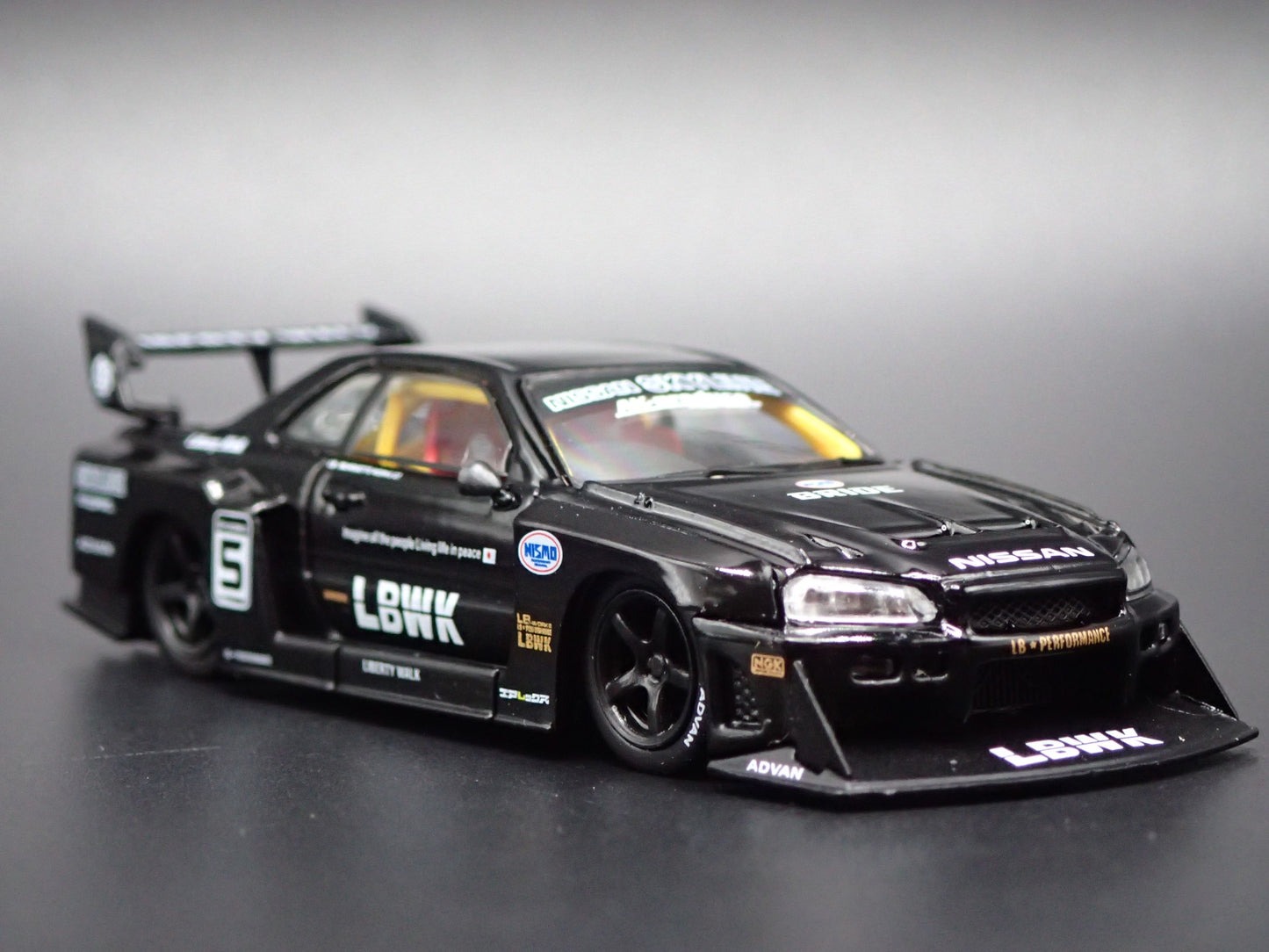 NISSAN SKYLINE LB-ER34 SUPER SILHOUTTE LBWK 1:64 SCALE DIORAMA DIECAST MODEL CAR