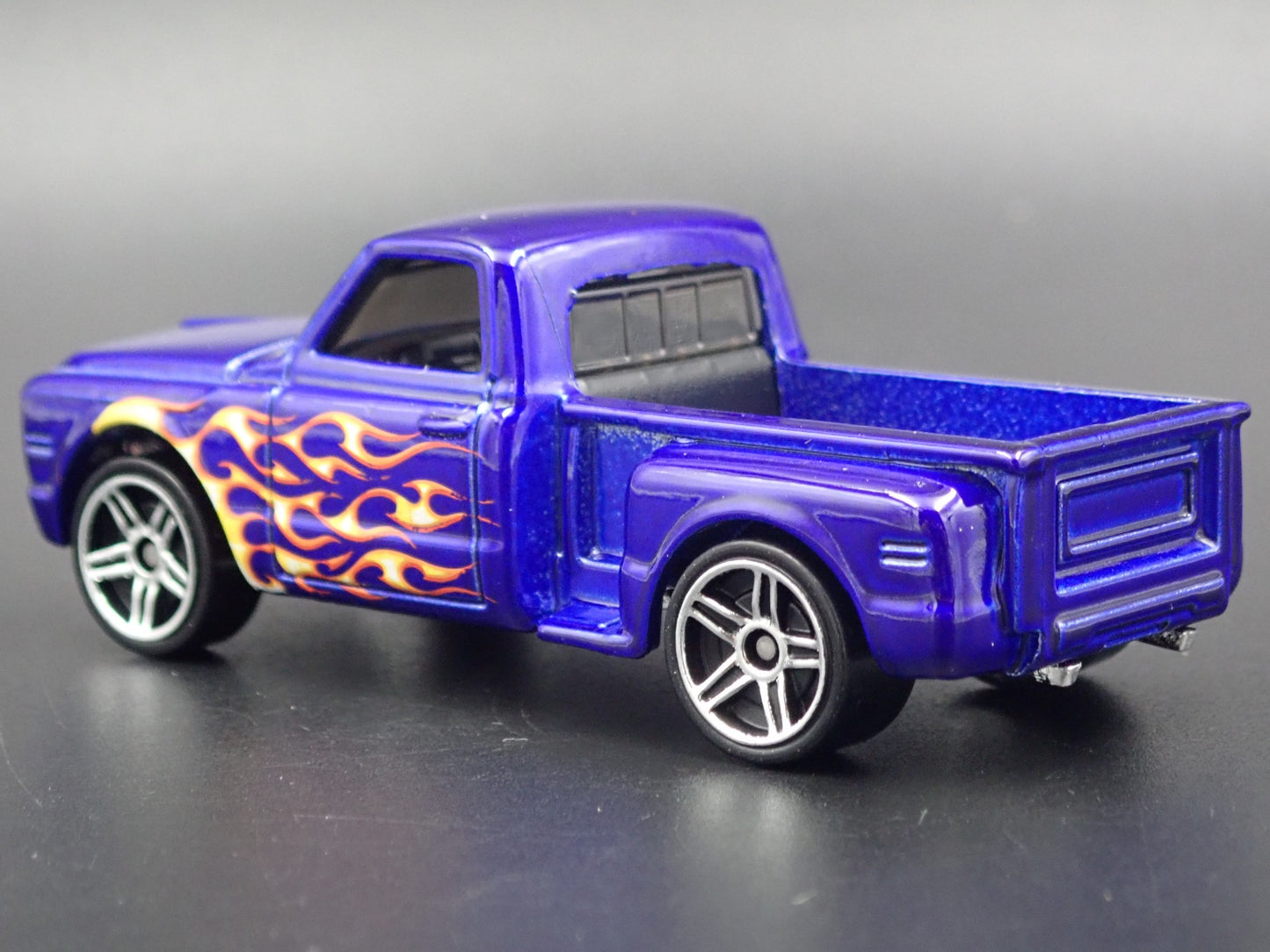 1969 69 CHEVY CHEVROLET STEP SIDE PICKUP TRUCK RARE 1:64 SCALE DIECAST MODEL CAR