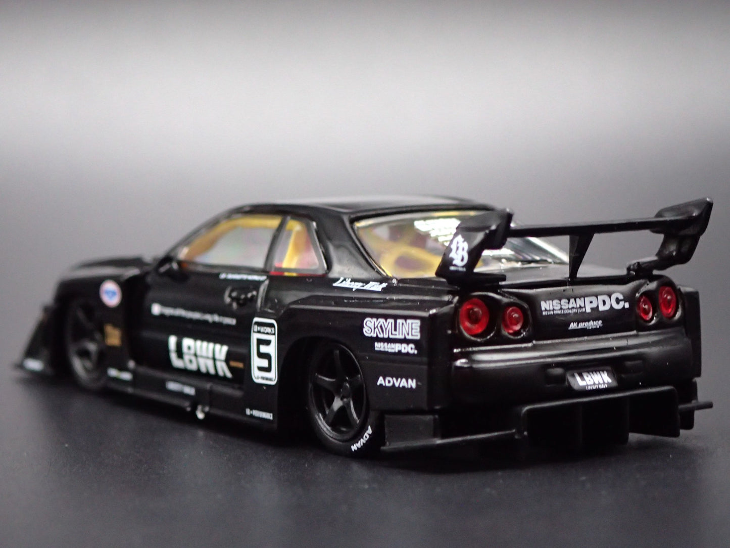NISSAN SKYLINE LB-ER34 SUPER SILHOUTTE LBWK 1:64 SCALE DIORAMA DIECAST MODEL CAR