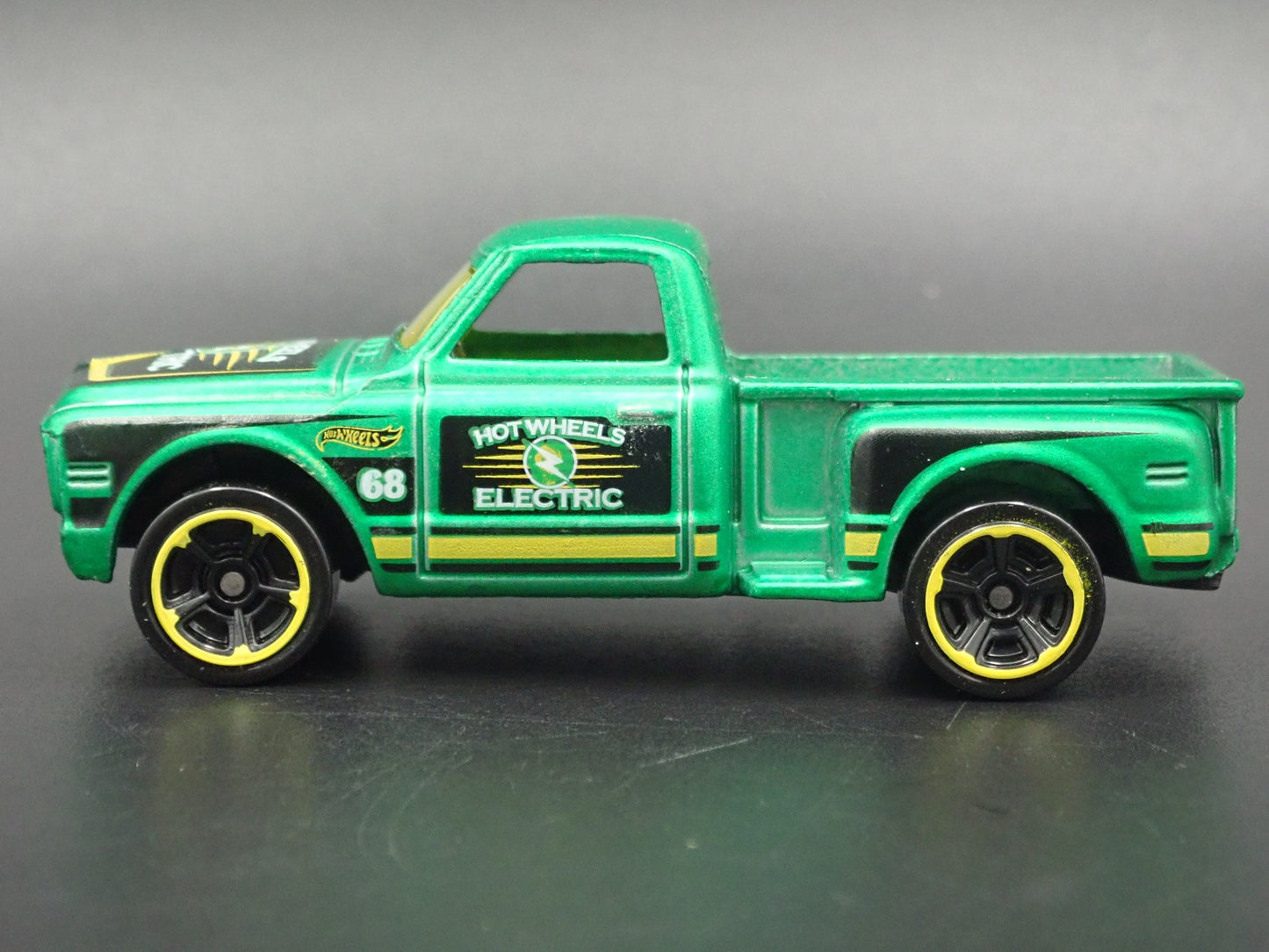 1969 69 CHEVY CHEVROLET STEP SIDE PICKUP TRUCK RARE 1:64 SCALE DIECAST MODEL CAR