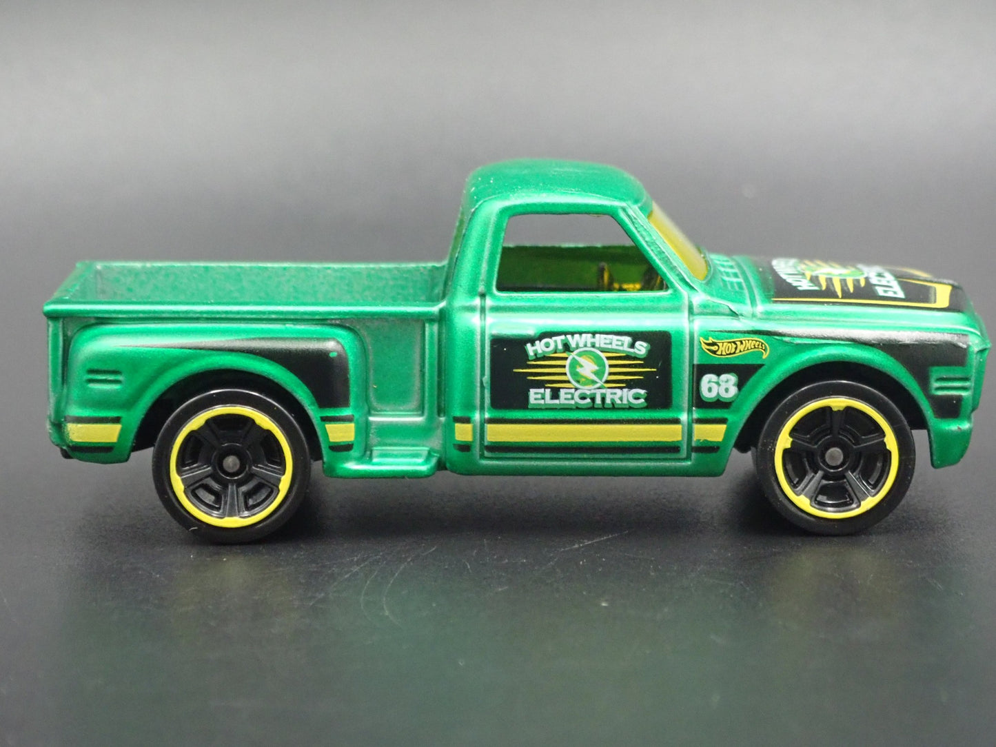 1969 69 CHEVY CHEVROLET STEP SIDE PICKUP TRUCK RARE 1:64 SCALE DIECAST MODEL CAR