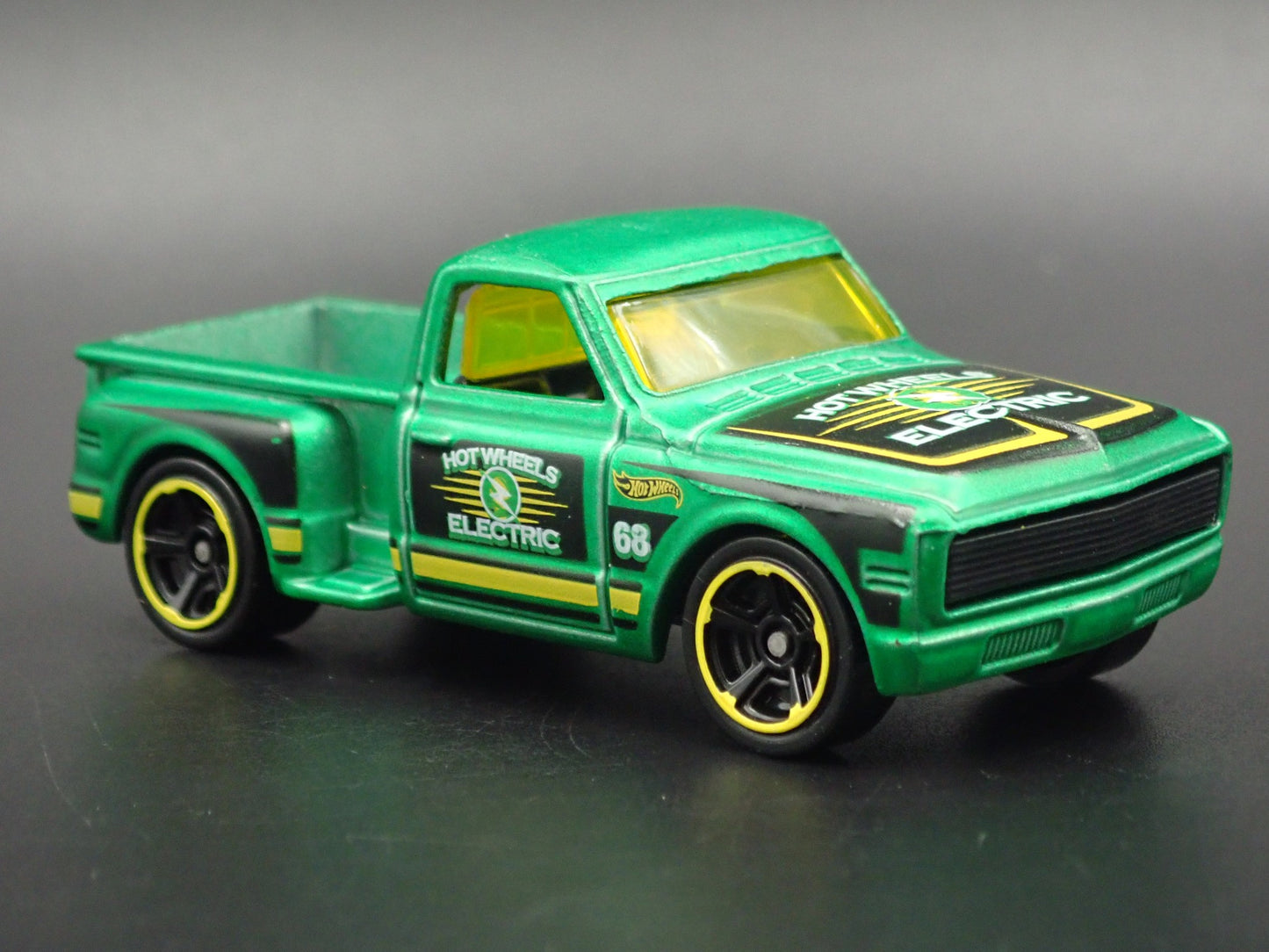 1969 69 CHEVY CHEVROLET STEP SIDE PICKUP TRUCK RARE 1:64 SCALE DIECAST MODEL CAR