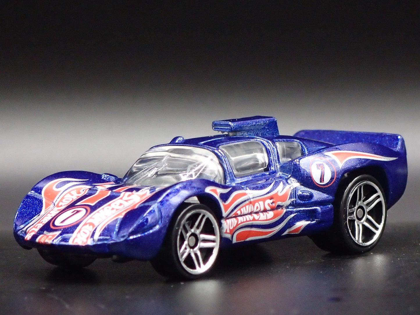 1966-1967 CHAPARRAL 2D RACE CAR 1:64 SCALE COLLECTIBLE DIORAMA DIECAST MODEL CAR