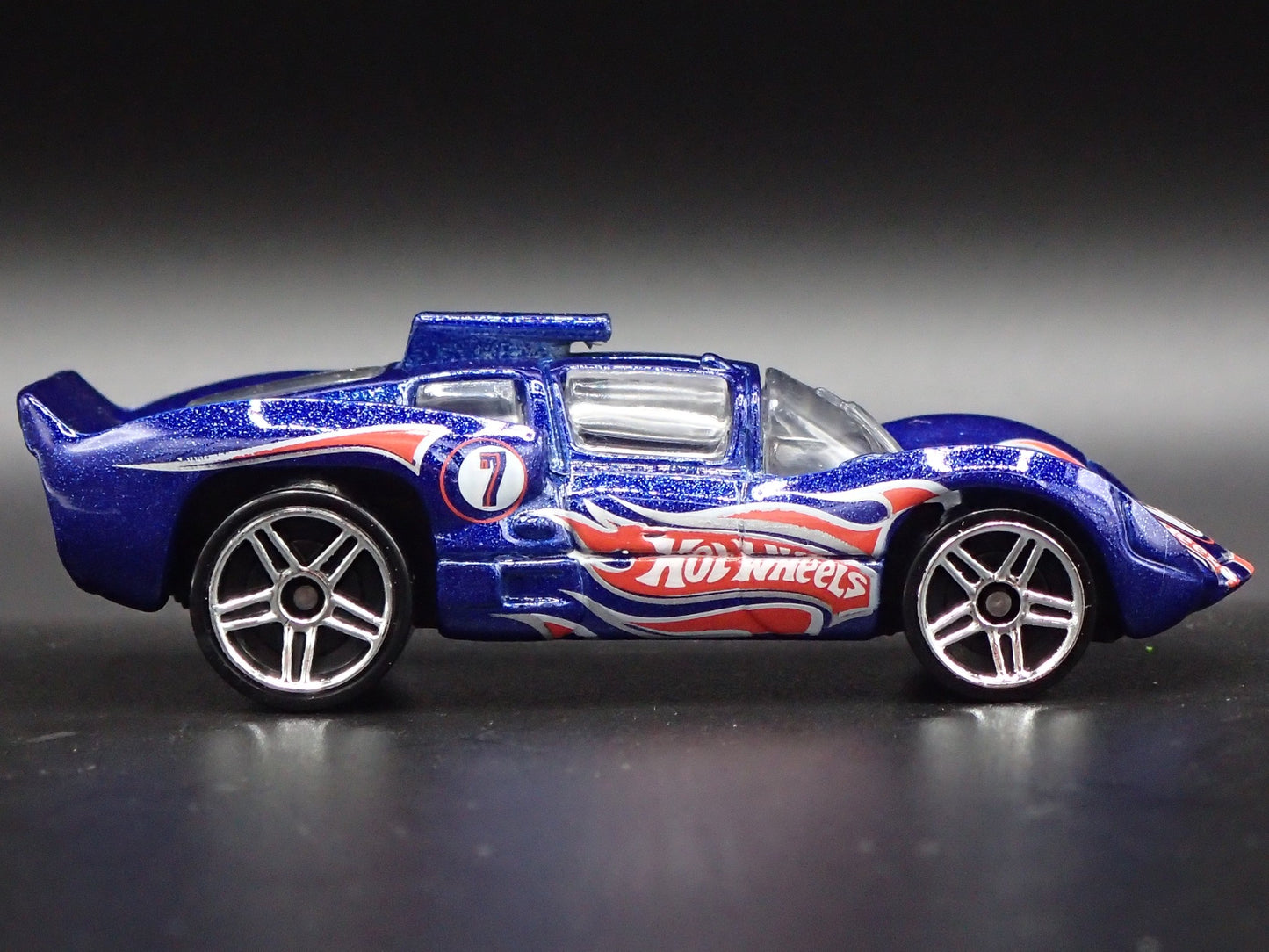 1966-1967 CHAPARRAL 2D RACE CAR 1:64 SCALE COLLECTIBLE DIORAMA DIECAST MODEL CAR