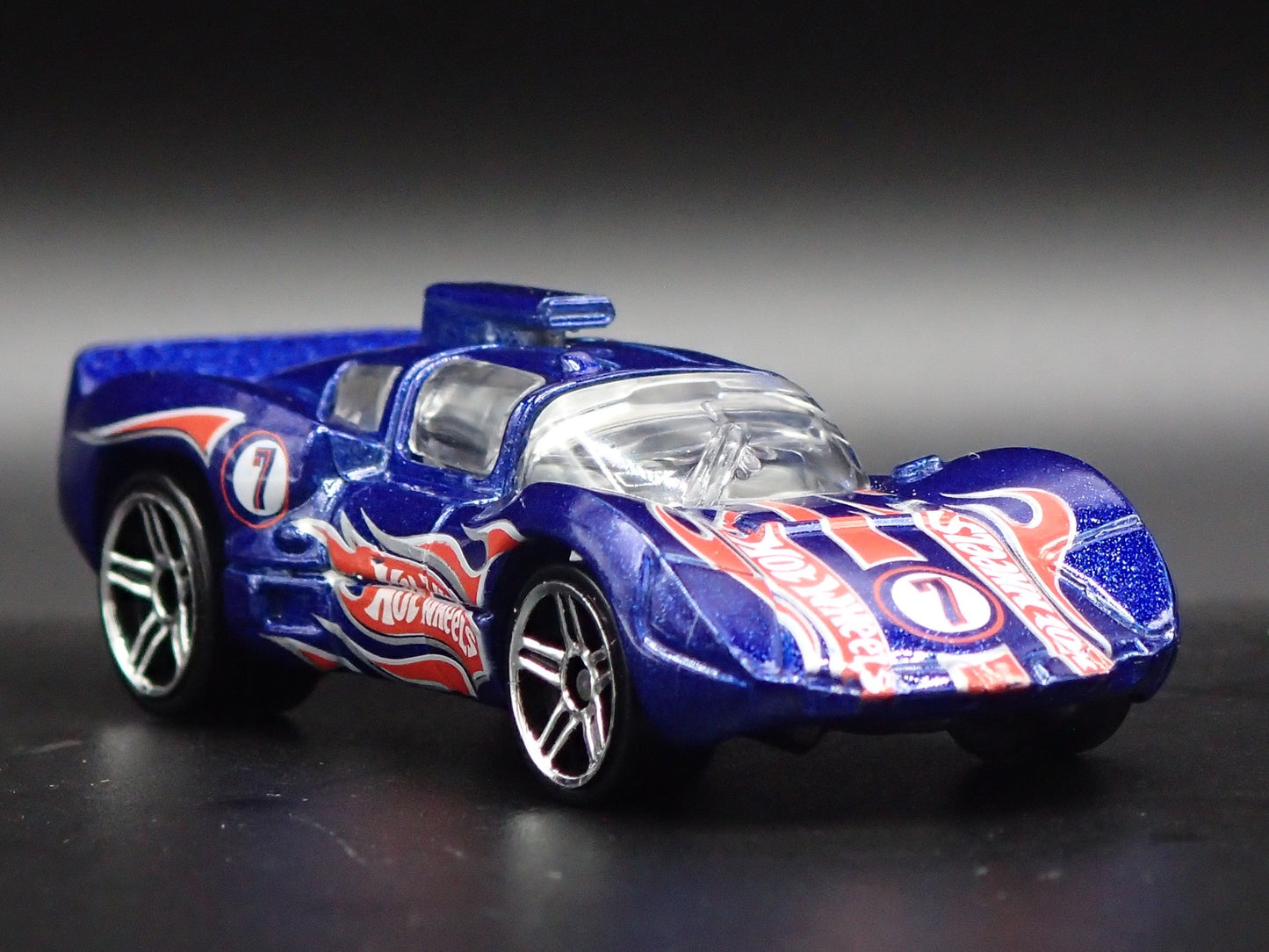 1966-1967 CHAPARRAL 2D RACE CAR 1:64 SCALE COLLECTIBLE DIORAMA DIECAST MODEL CAR