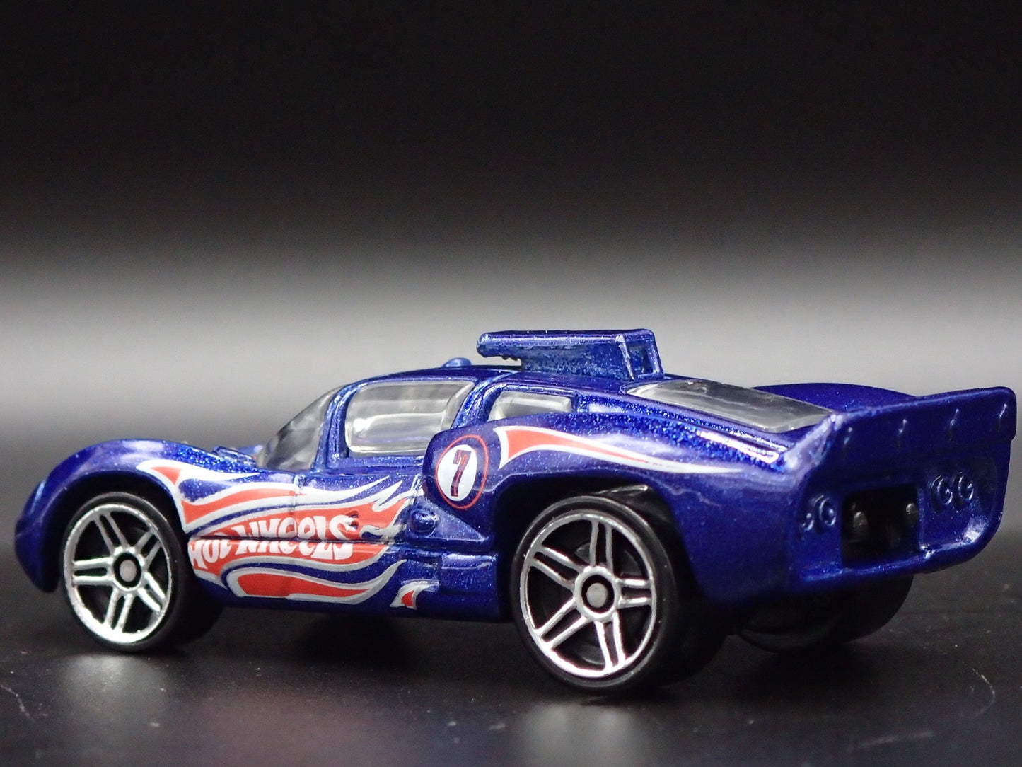 1966-1967 CHAPARRAL 2D RACE CAR 1:64 SCALE COLLECTIBLE DIORAMA DIECAST MODEL CAR