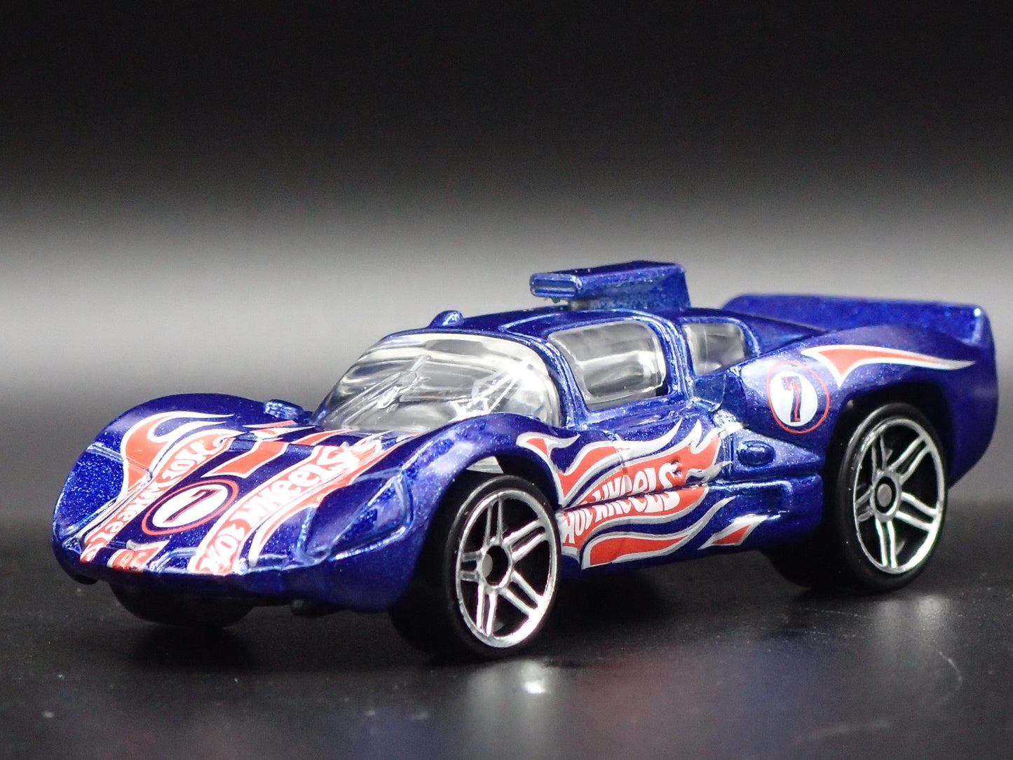 1966-1967 CHAPARRAL 2D RACE CAR 1:64 SCALE COLLECTIBLE DIORAMA DIECAST MODEL CAR