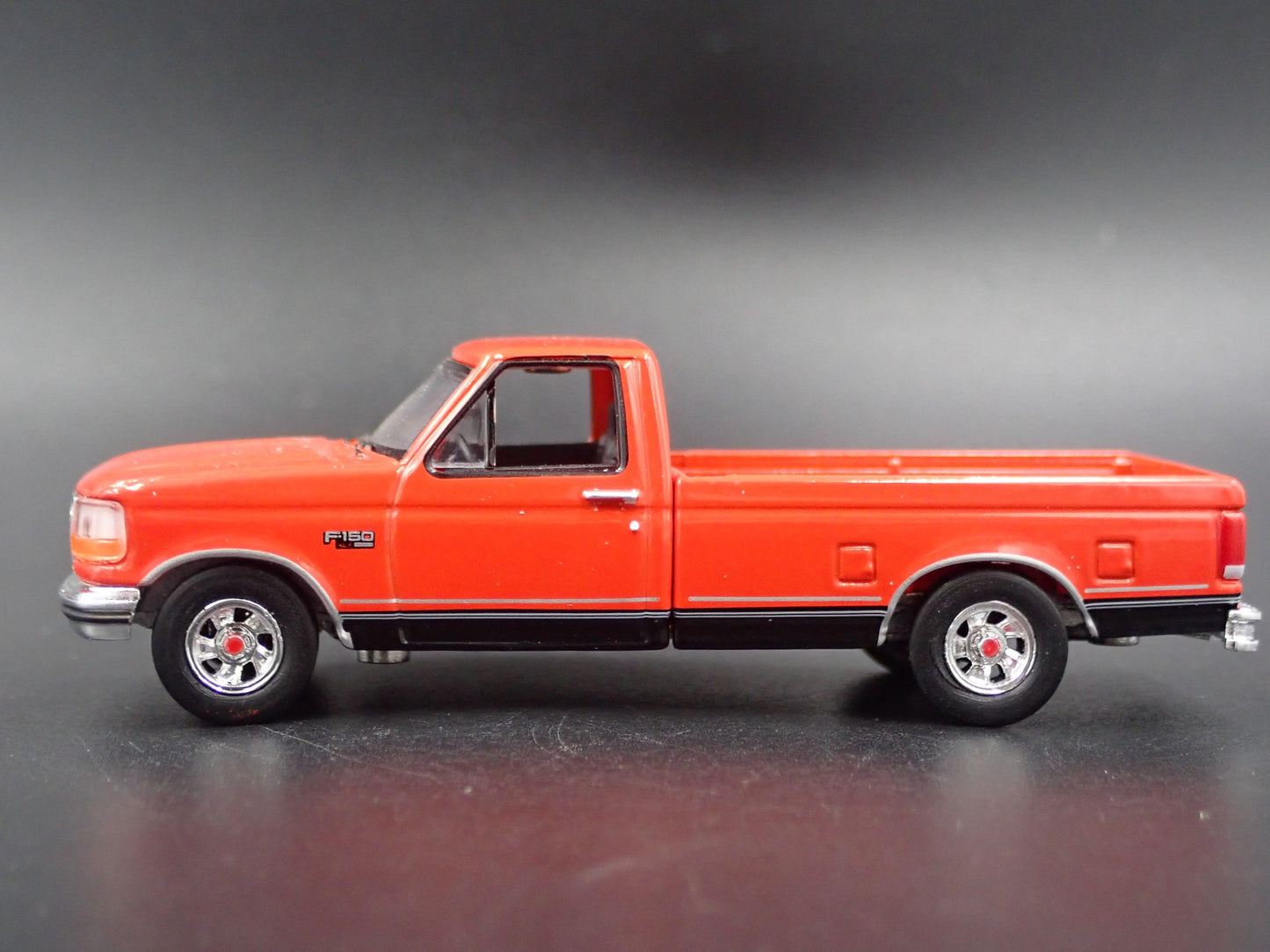 1992 92 FORD F150 PICKUP TRUCK LONG BED RED 1:64 SCALE DIORAMA DIECAST MODEL CAR
