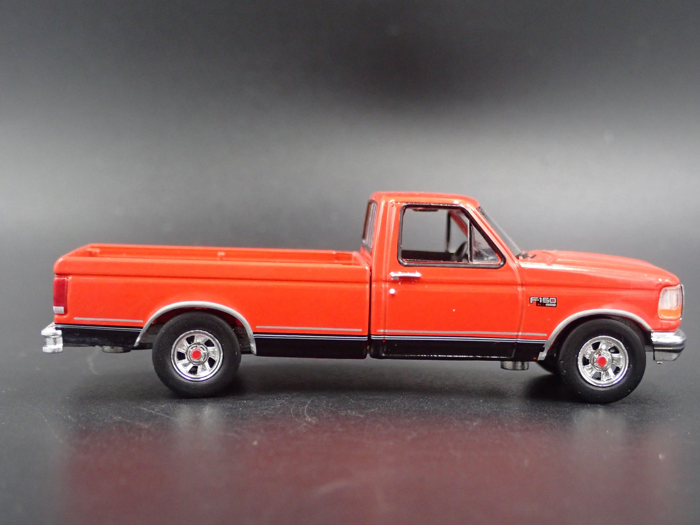 1992 92 FORD F150 PICKUP TRUCK LONG BED RED 1:64 SCALE DIORAMA DIECAST MODEL CAR
