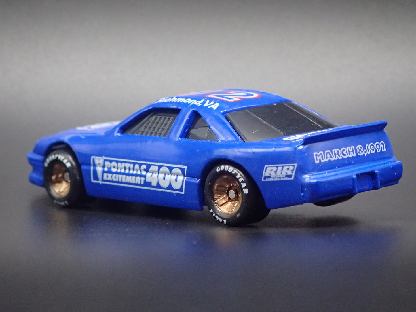 1992 PONTIAC GRAND PRIX PONTIAC EXCITEMENT 400 NASCAR  1:64 SCALE DIECAST CAR