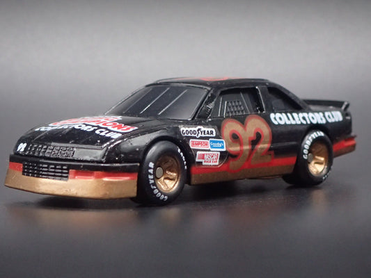 1992 92 RACING CHAMPIONS COLLECTORS CLUB NASCAR  1:64 SCALE DIORAMA DIECAST CAR