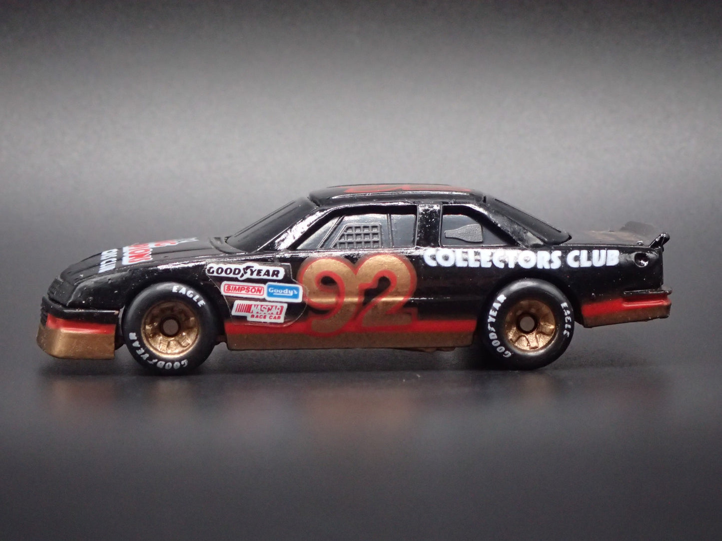 1992 92 RACING CHAMPIONS COLLECTORS CLUB NASCAR  1:64 SCALE DIORAMA DIECAST CAR
