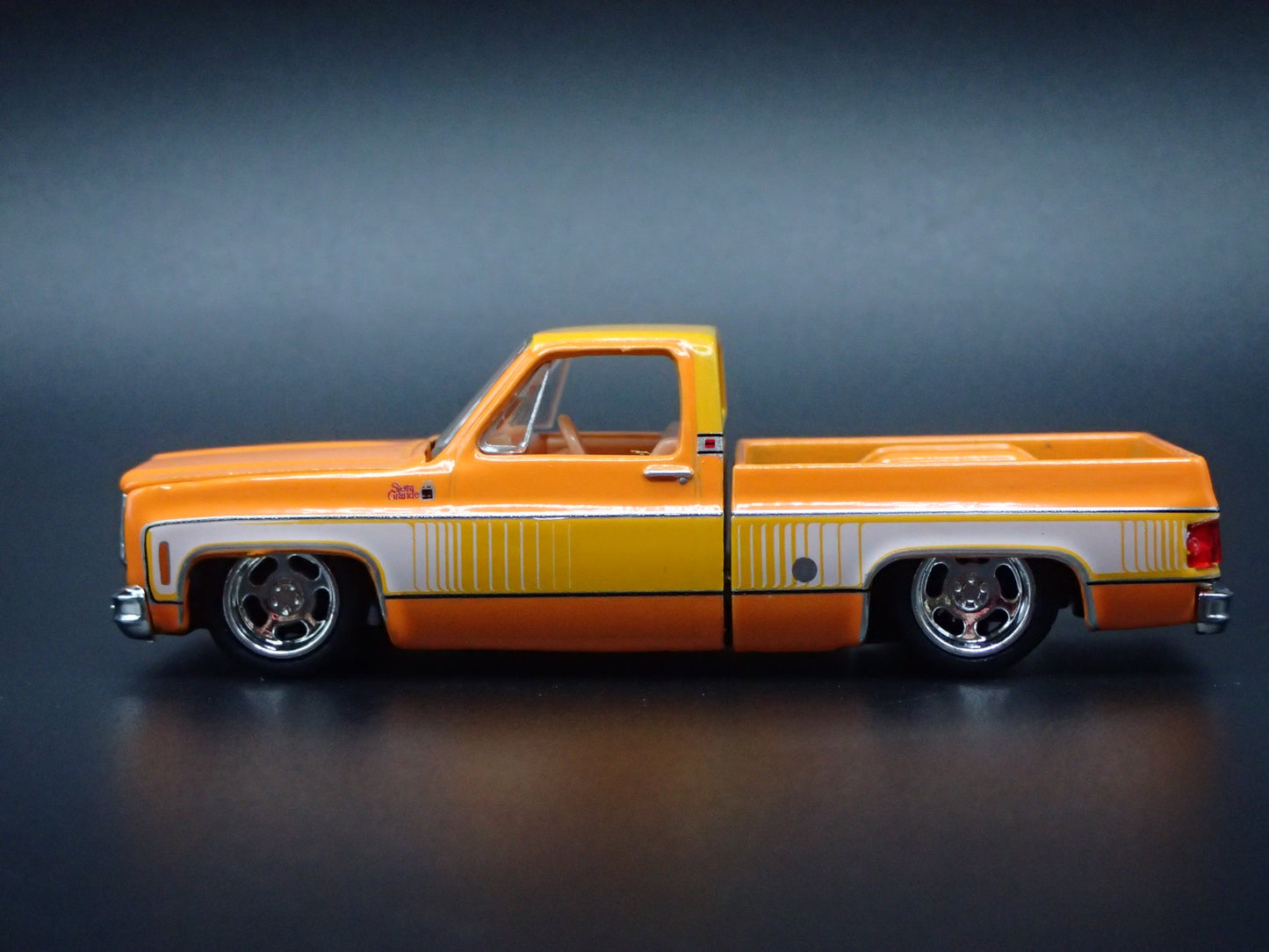 1976 76 GMC SIERRA GRANDE 15 PICKUP TRUCK SQUAREBODY ORANGE 1/64 SCALE MODEL CAR