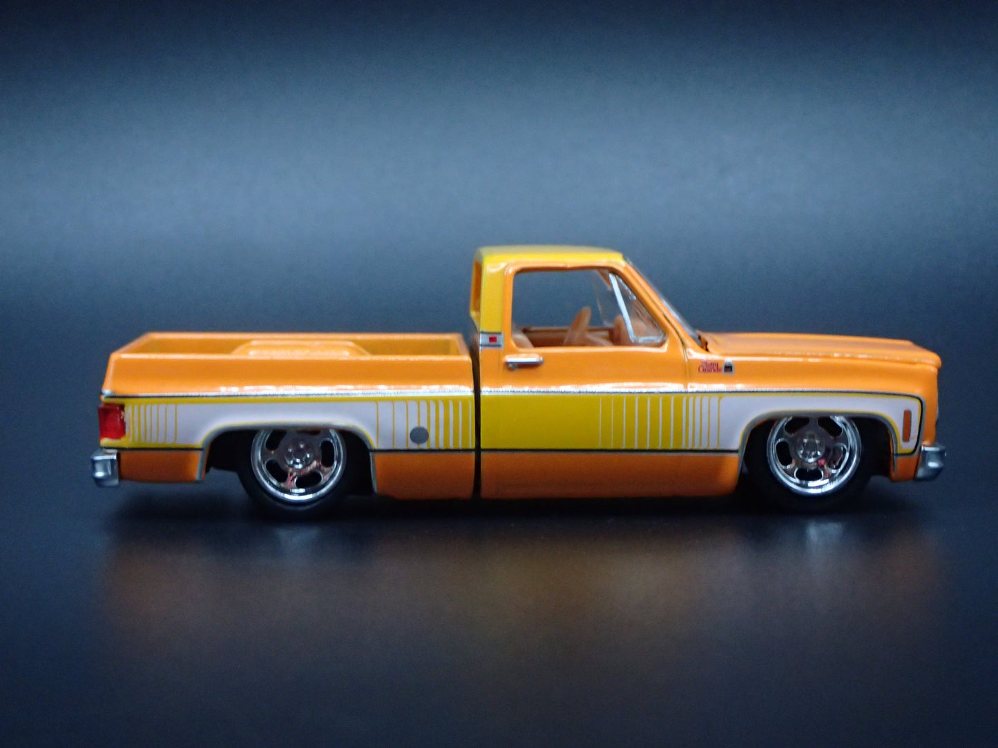 1976 76 GMC SIERRA GRANDE 15 PICKUP TRUCK SQUAREBODY ORANGE 1/64 SCALE MODEL CAR