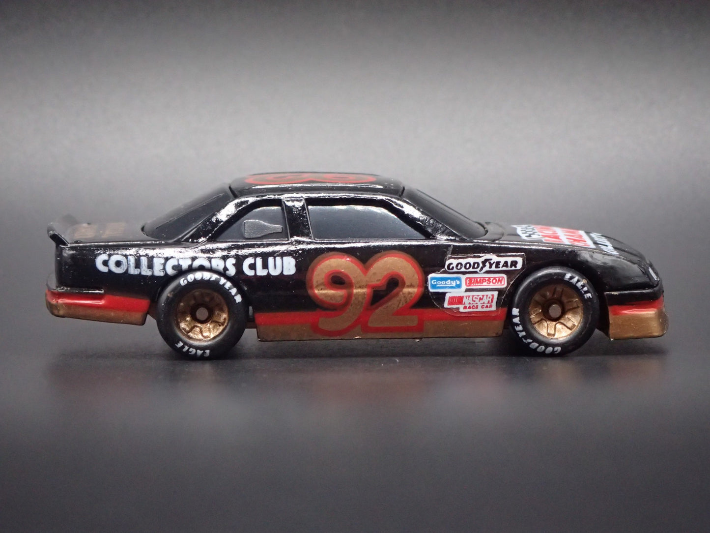 1992 92 RACING CHAMPIONS COLLECTORS CLUB NASCAR  1:64 SCALE DIORAMA DIECAST CAR