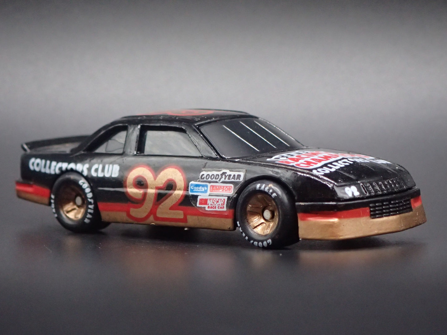1992 92 RACING CHAMPIONS COLLECTORS CLUB NASCAR  1:64 SCALE DIORAMA DIECAST CAR
