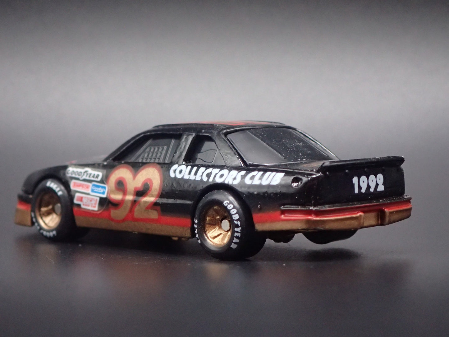 1992 92 RACING CHAMPIONS COLLECTORS CLUB NASCAR  1:64 SCALE DIORAMA DIECAST CAR