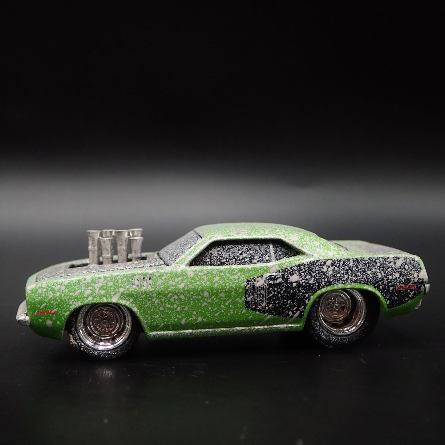 1971 71 PLYMOUTH HEMI CUDA 440 BARN FIND 1:64 SCALE DIORAMA DIECAST MODEL CAR