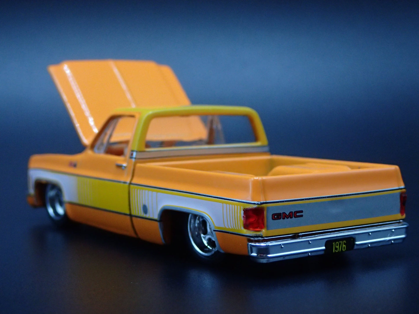 1976 76 GMC SIERRA GRANDE 15 PICKUP TRUCK SQUAREBODY ORANGE 1/64 SCALE MODEL CAR