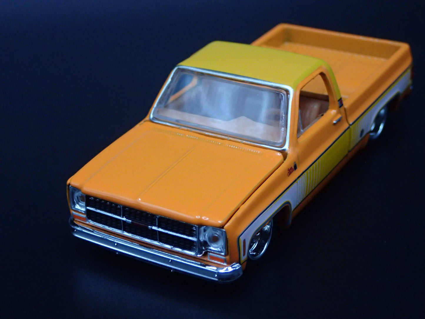 1976 76 GMC SIERRA GRANDE 15 PICKUP TRUCK SQUAREBODY ORANGE 1/64 SCALE MODEL CAR