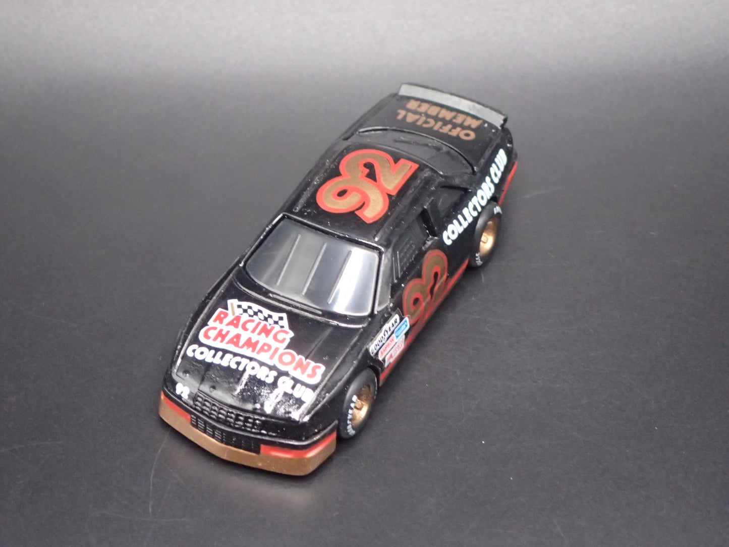 1992 92 RACING CHAMPIONS COLLECTORS CLUB NASCAR  1:64 SCALE DIORAMA DIECAST CAR