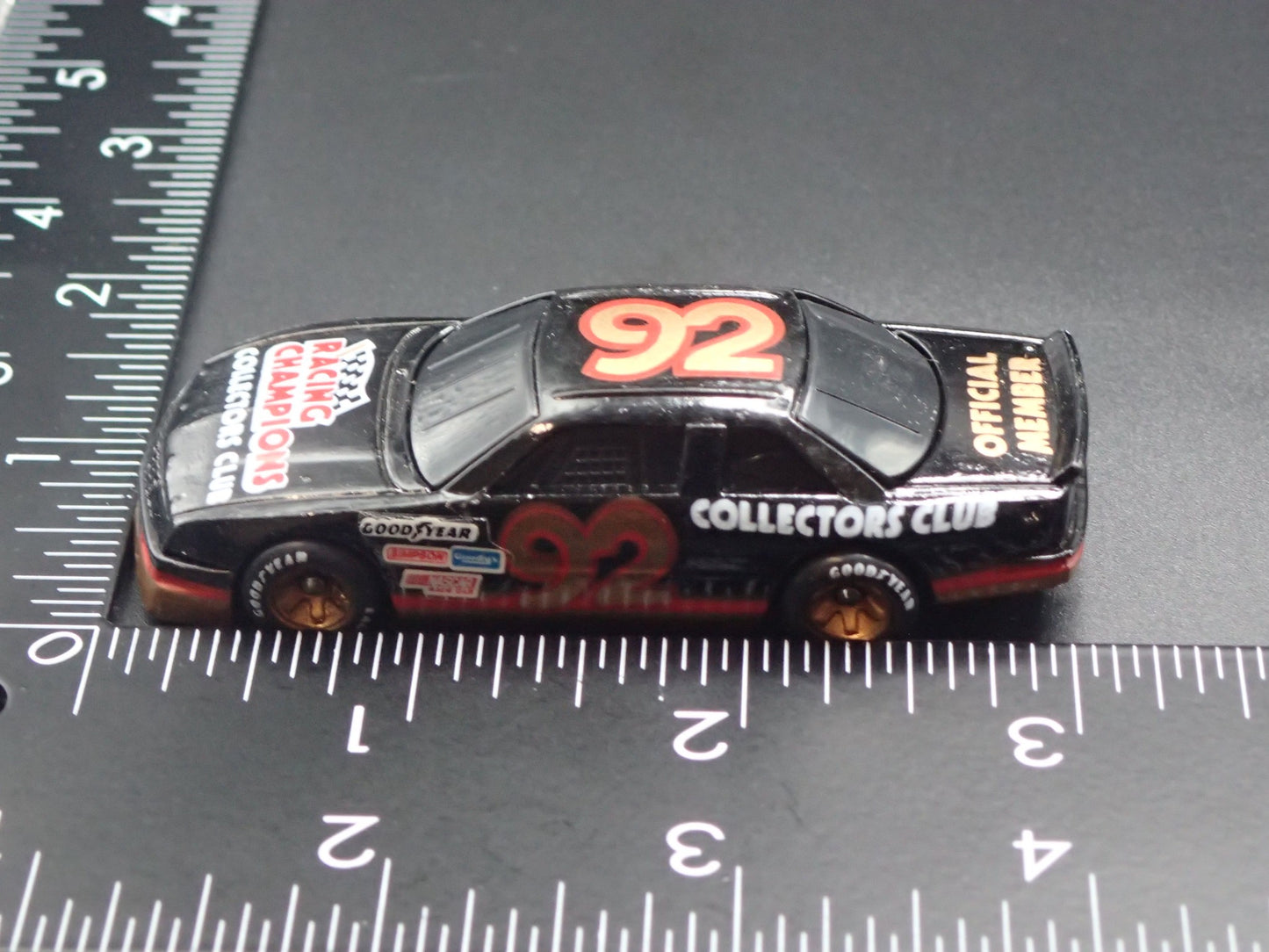 1992 92 RACING CHAMPIONS COLLECTORS CLUB NASCAR  1:64 SCALE DIORAMA DIECAST CAR