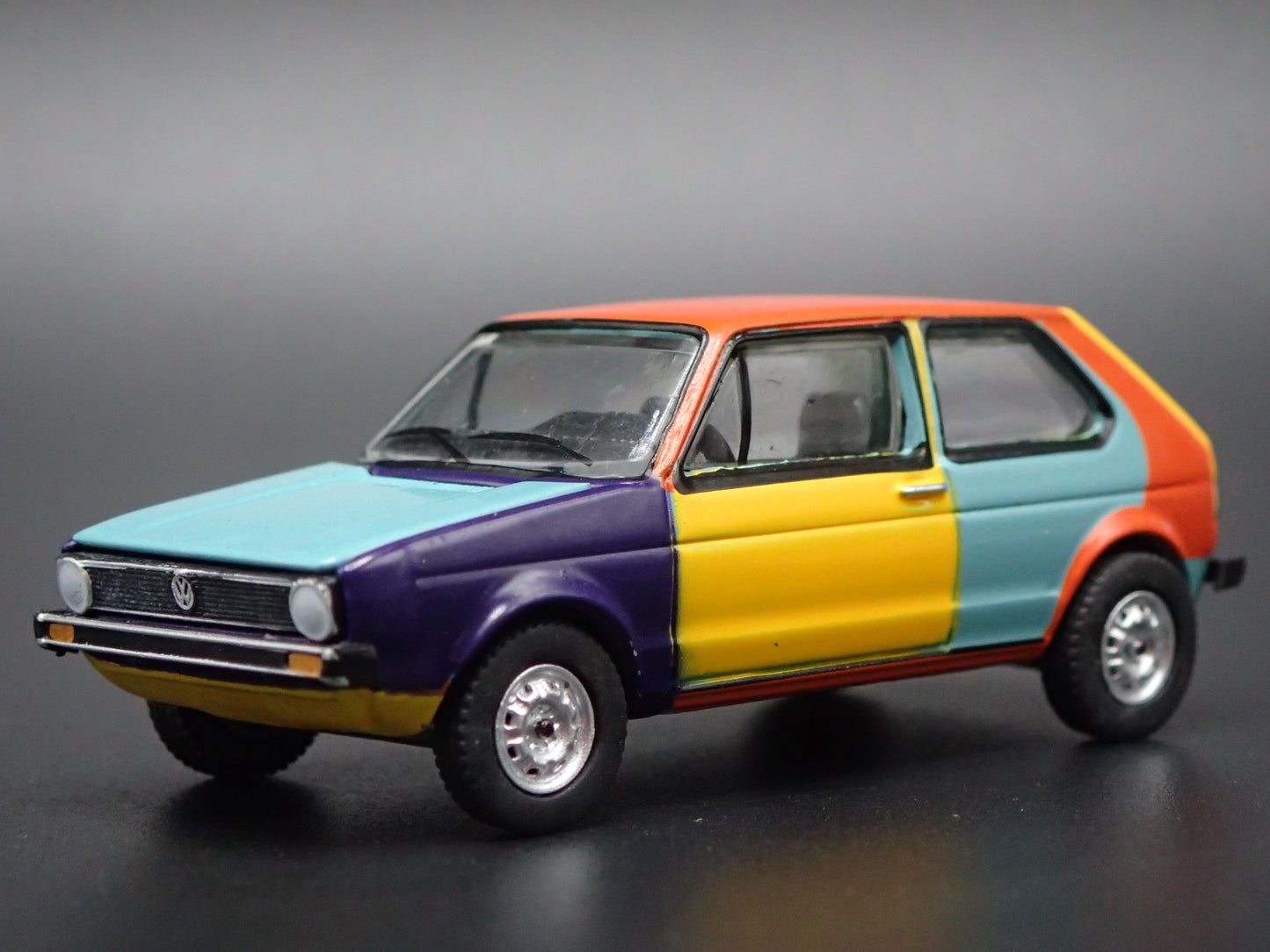 1975 75 VW VOLKSWAGEN RABBIT MK1 HARLEQUIN 1:64 SCALE DIORAMA DIECAST MODEL CAR