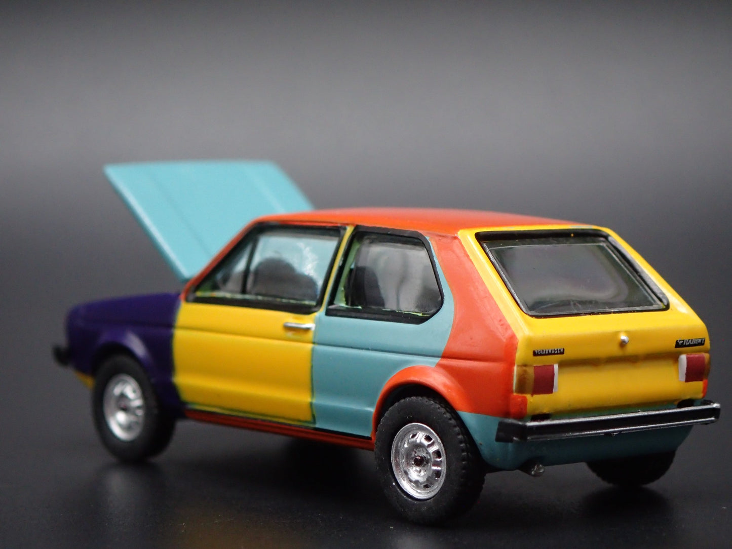 1975 75 VW VOLKSWAGEN RABBIT MK1 HARLEQUIN 1:64 SCALE DIORAMA DIECAST MODEL CAR