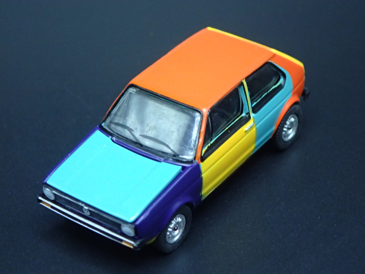 1975 75 VW VOLKSWAGEN RABBIT MK1 HARLEQUIN 1:64 SCALE DIORAMA DIECAST MODEL CAR