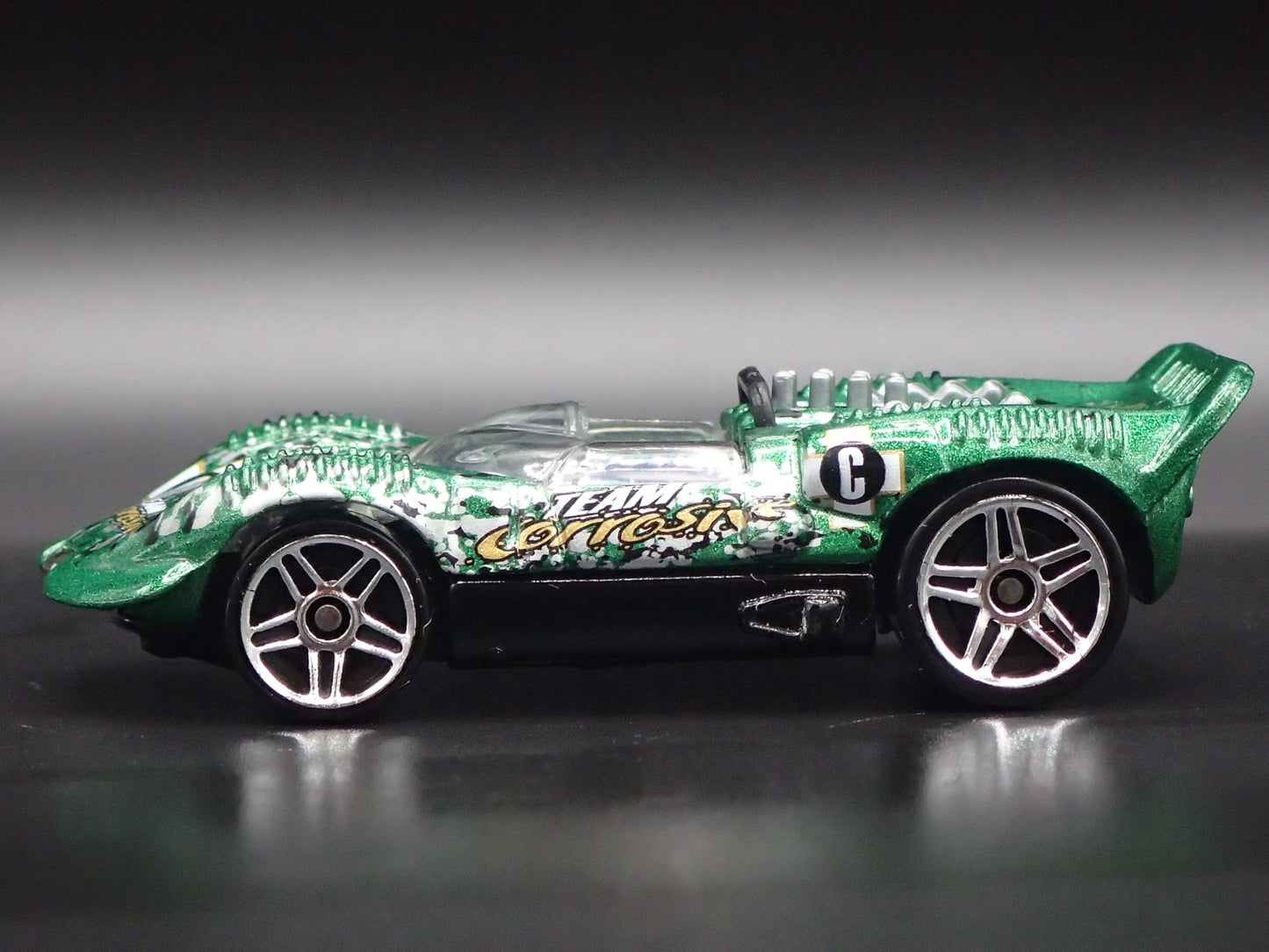 CHAPARRAL II 2 RACE CAR GREEN 1:64 SCALE COLLECTIBLE DIORAMA DIECAST MODEL CAR