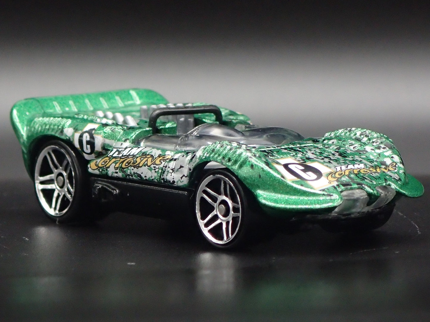 CHAPARRAL II 2 RACE CAR GREEN 1:64 SCALE COLLECTIBLE DIORAMA DIECAST MODEL CAR