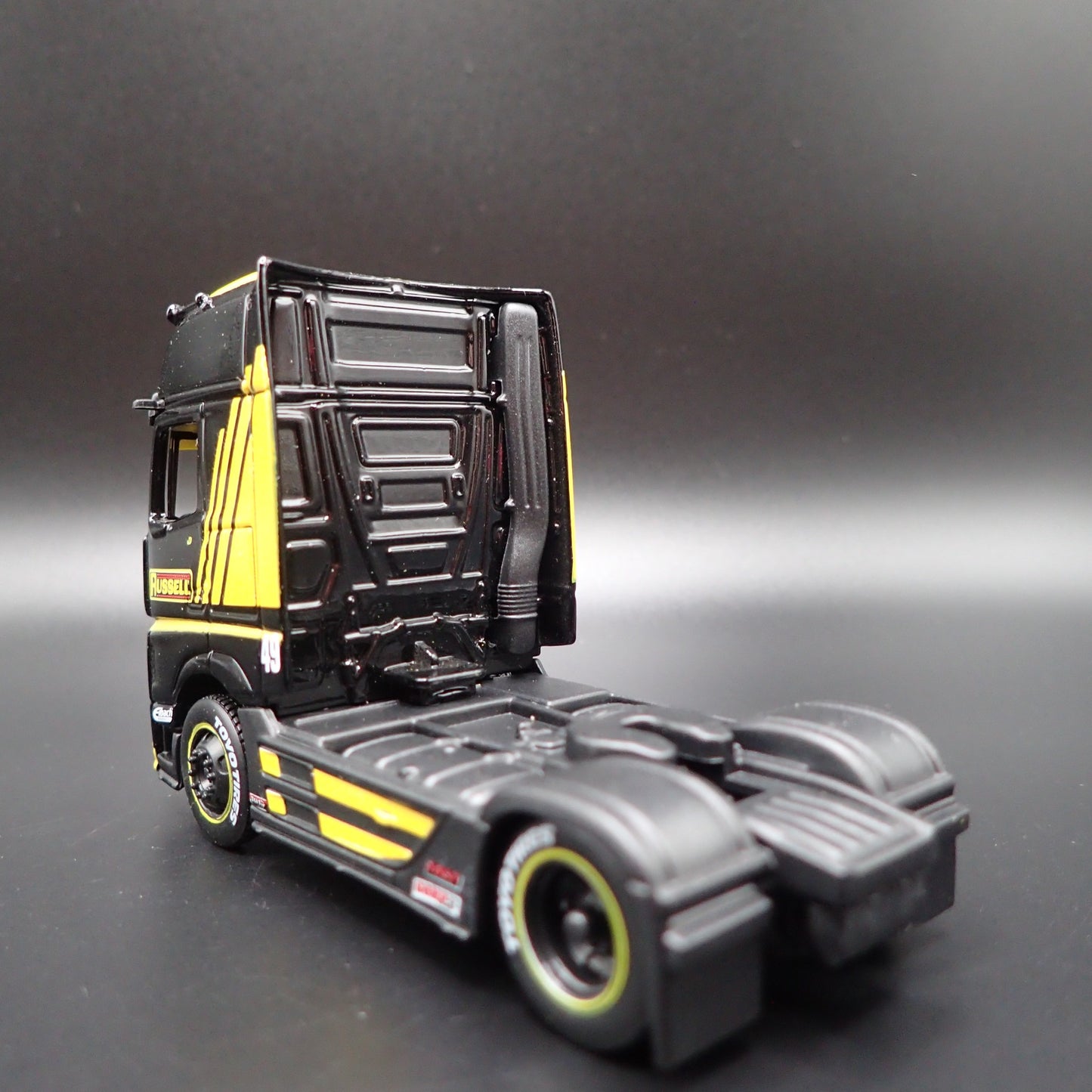 MERCEDES-BENZ ACTROS 1851 CAB BIG RIG RUSSELL 1/64 SCALE DIECAST MODEL CAR