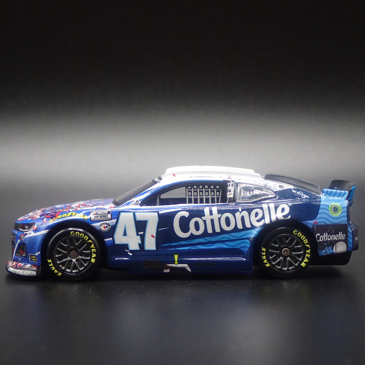 2023 CHEVY CAMARO ZL1 47 RICKY STENHOUSE JR COTTONELLE NASCAR 1:64 DIECAST CAR