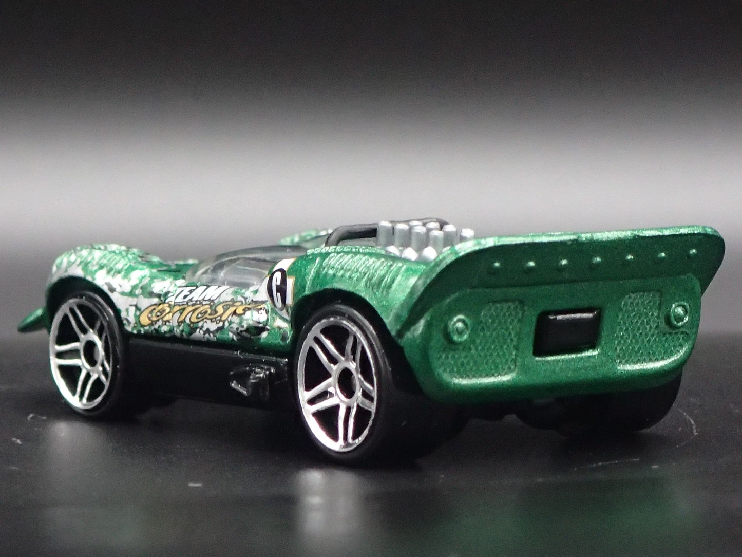 CHAPARRAL II 2 RACE CAR GREEN 1:64 SCALE COLLECTIBLE DIORAMA DIECAST MODEL CAR