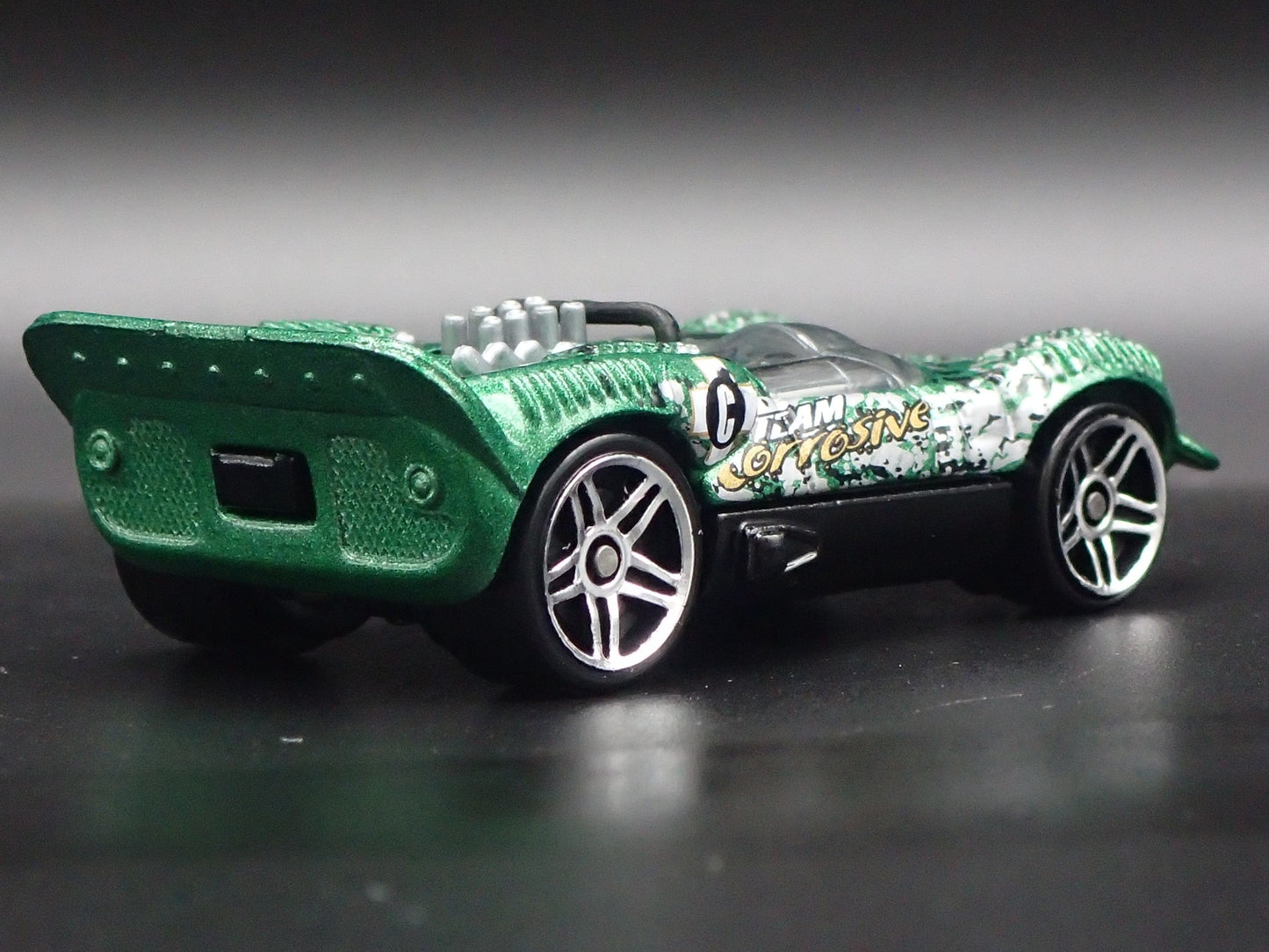 CHAPARRAL II 2 RACE CAR GREEN 1:64 SCALE COLLECTIBLE DIORAMA DIECAST MODEL CAR