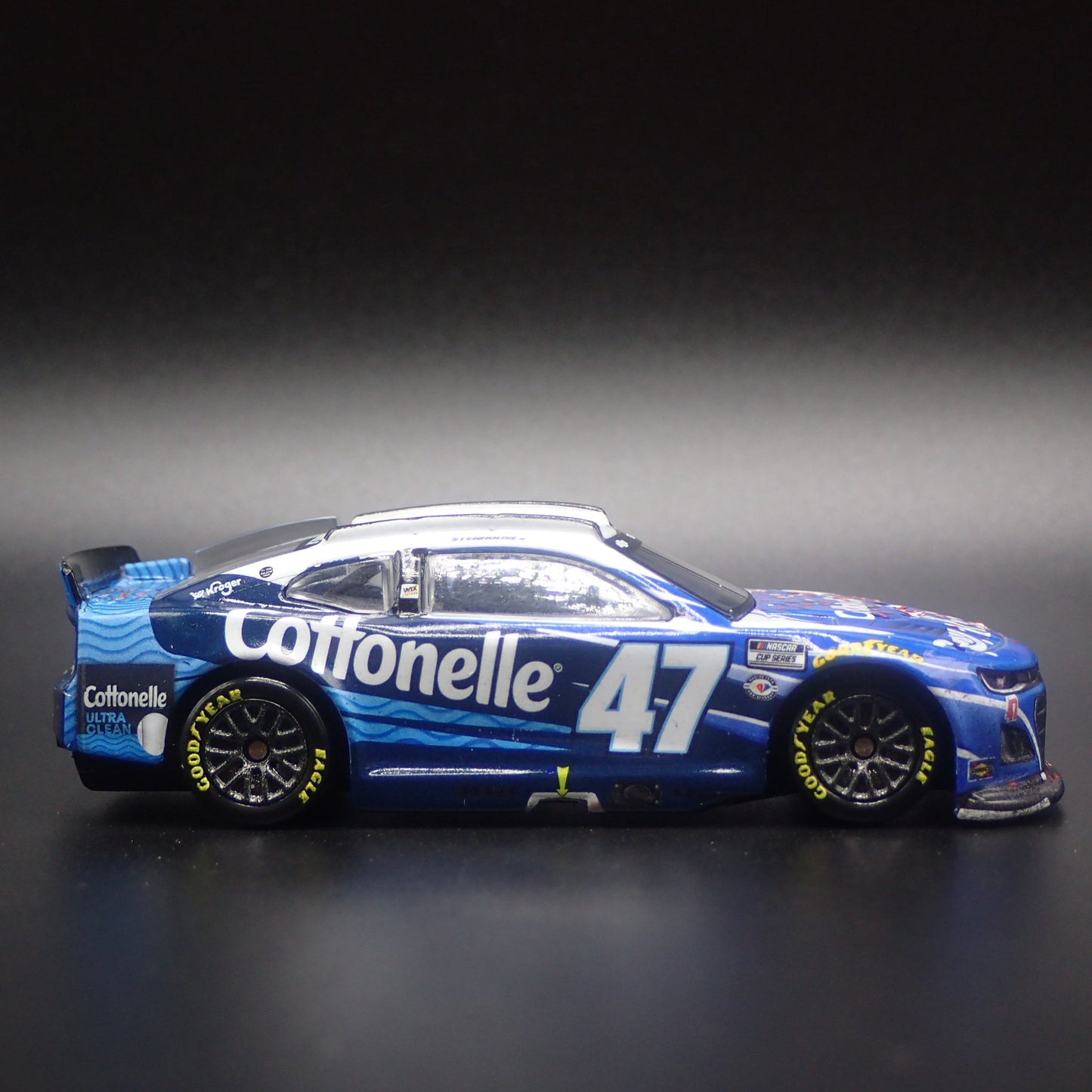 2023 CHEVY CAMARO ZL1 47 RICKY STENHOUSE JR COTTONELLE NASCAR 1:64 DIECAST CAR