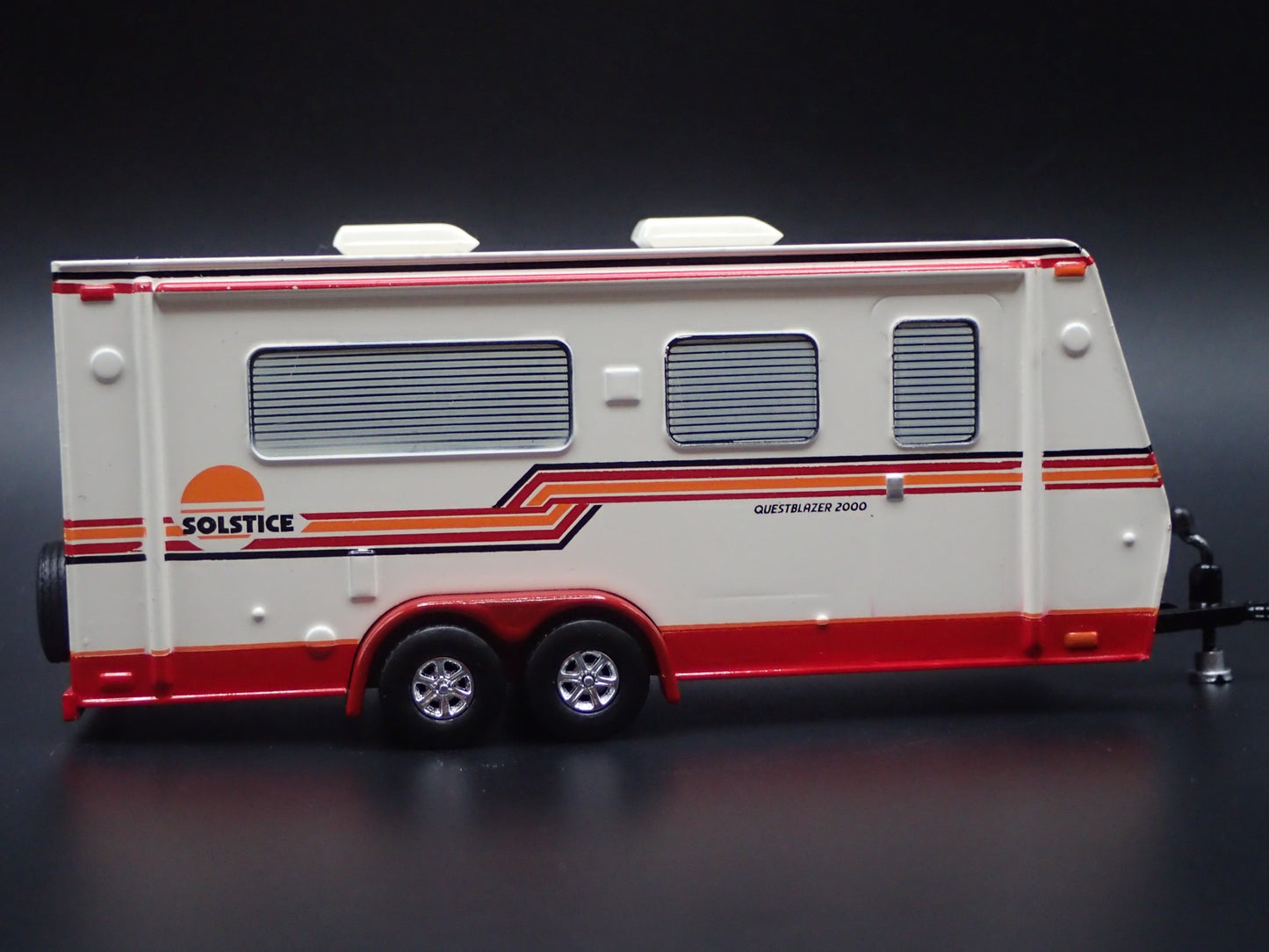 MODERN CAMPER TRAILER W/ HITCH 1:64 SCALE LIMITED COLLECTIBLE DIORAMA MODEL CAR