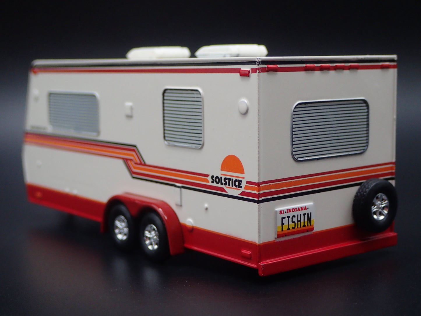 MODERN CAMPER TRAILER W/ HITCH 1:64 SCALE LIMITED COLLECTIBLE DIORAMA MODEL CAR