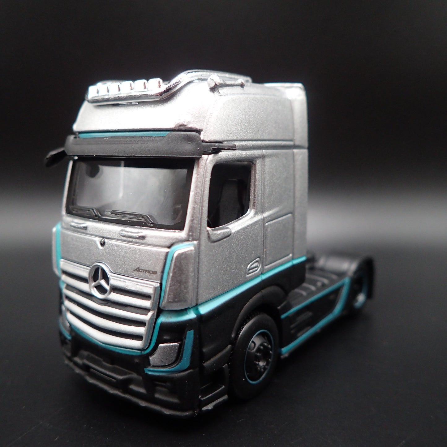 MERCEDES-BENZ ACTROS 1851 CAB BIG RIG 1/64 SCALE COLLECTIBLE DIECAST MODEL CAR